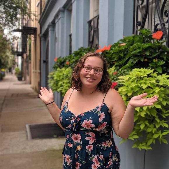 Meet your Posher, Danielle - Picture 1 of 1